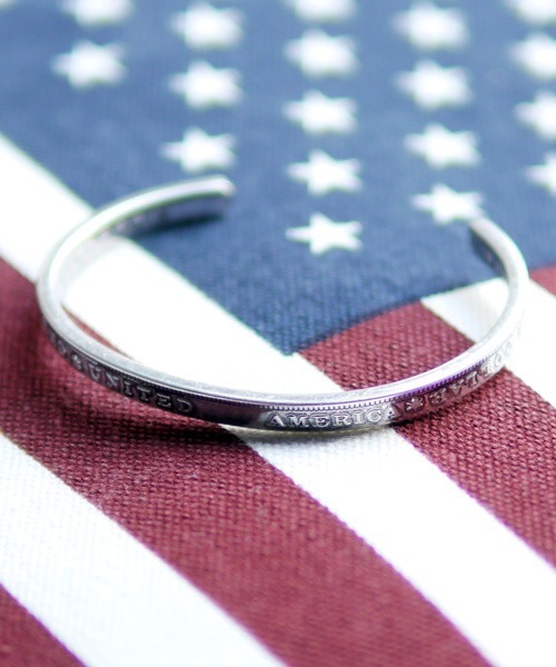 Revo.（レボ）の「Revo. USA Coins アンティークコイン バングル［巾着袋付き］（バングル/リストバンド・メンズ・アンティークゴールド/アンティークシルバー/ゴールド・FREE）」の2枚目の写真