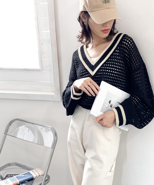 classicalelf（クラシカルエルフ）の「スタイリッシュをプラス。ライン入りＶネックメッシュニット（ニット/セーター・レディース・レッド/グリーン/グレイッシュベージュ/ネイビー×ホワイト/ブラック・SMALL/MEDIUM/LARGE/X-LARGE）」の12枚目の写真