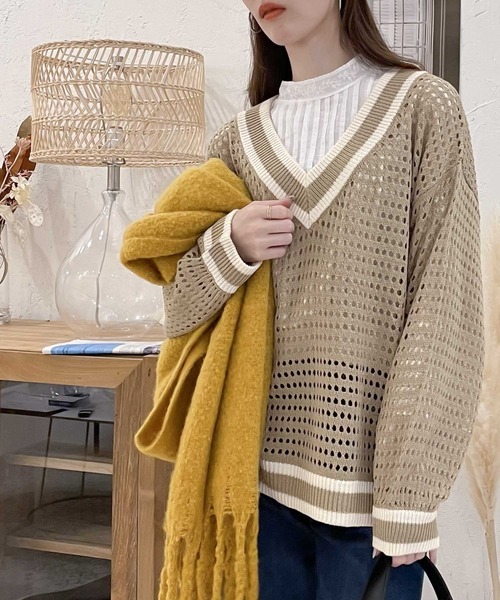 classicalelf（クラシカルエルフ）の「スタイリッシュをプラス。ライン入りＶネックメッシュニット（ニット/セーター・レディース・レッド/グリーン/グレイッシュベージュ/ネイビー×ホワイト/ブラック・SMALL/MEDIUM/LARGE/X-LARGE）」の22枚目の写真