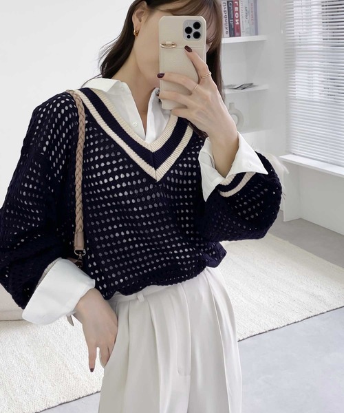 classicalelf（クラシカルエルフ）の「スタイリッシュをプラス。ライン入りＶネックメッシュニット（ニット/セーター・レディース・レッド/グリーン/グレイッシュベージュ/ネイビー×ホワイト/ブラック・SMALL/MEDIUM/LARGE/X-LARGE）」の18枚目の写真