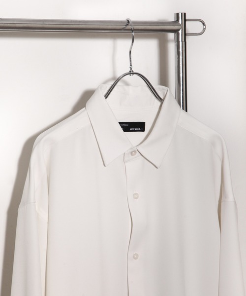 NILWAY（ニルウェイ）の「ナチュラルストレッチポリエステルネクタイ付きシャツ/2WAY（シャツ/ブラウス・メンズ・グレイッシュベージュ/ホワイト/グリーン/ブラック/ブルー・LARGE/MEDIUM）」の6枚目の写真