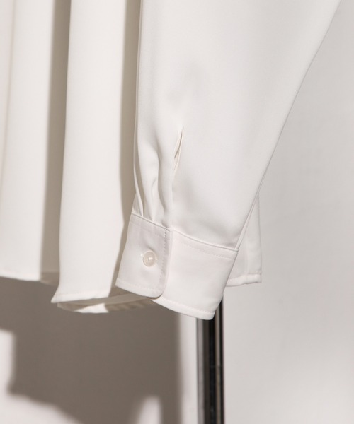 NILWAY（ニルウェイ）の「ナチュラルストレッチポリエステルネクタイ付きシャツ/2WAY（シャツ/ブラウス・メンズ・グレイッシュベージュ/ホワイト/グリーン/ブラック/ブルー・LARGE/MEDIUM）」の8枚目の写真