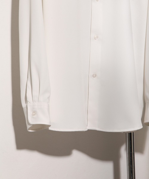 NILWAY（ニルウェイ）の「ナチュラルストレッチポリエステルネクタイ付きシャツ/2WAY（シャツ/ブラウス・メンズ・グレイッシュベージュ/ホワイト/グリーン/ブラック/ブルー・LARGE/MEDIUM）」の9枚目の写真