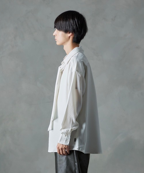 NILWAY（ニルウェイ）の「ナチュラルストレッチポリエステルネクタイ付きシャツ/2WAY（シャツ/ブラウス・メンズ・グレイッシュベージュ/ホワイト/グリーン/ブラック/ブルー・LARGE/MEDIUM）」の19枚目の写真