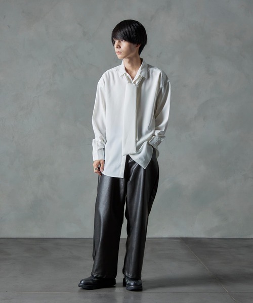 NILWAY（ニルウェイ）の「ナチュラルストレッチポリエステルネクタイ付きシャツ/2WAY（シャツ/ブラウス・メンズ・グレイッシュベージュ/ホワイト/グリーン/ブラック/ブルー・LARGE/MEDIUM）」の22枚目の写真