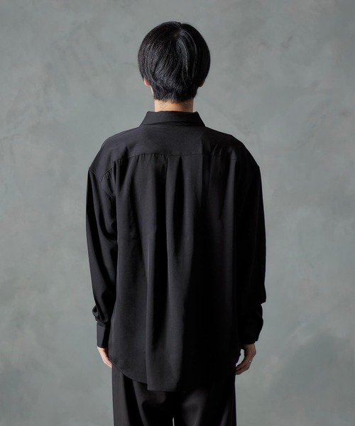 NILWAY（ニルウェイ）の「ナチュラルストレッチポリエステルネクタイ付きシャツ/2WAY（シャツ/ブラウス・メンズ・グレイッシュベージュ/ホワイト/グリーン/ブラック/ブルー・LARGE/MEDIUM）」の13枚目の写真