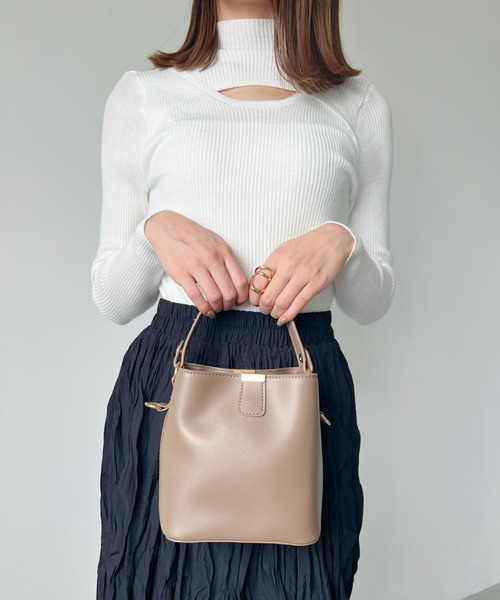CLEA(クレア)の「カットアウトリブニットプルオーバー(ニット/セーター・レディース・ブラック/ベージュ/ブラウン/アイボリー・FREE)」の7枚目の写真