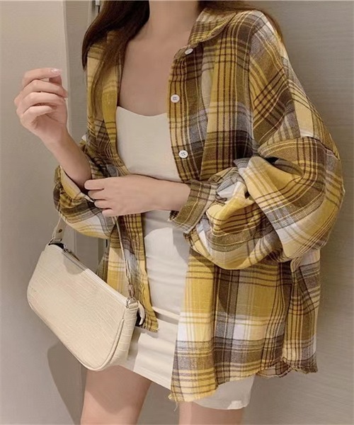 FREE STYLISTS(フリー スタイリスト)の「オーバーサイズ チェック微起毛素材 長袖シャツ(シャツ/ブラウス・レディース・ブラウン/ピンク/イエロー/グレー/ブルー/オリーブ/ブラック/ピンク系その他/グリーン/オレンジ/キャメル/イエロー系その他/ブラック×ピンク/グレー系その他・FREE)」の9枚目の写真