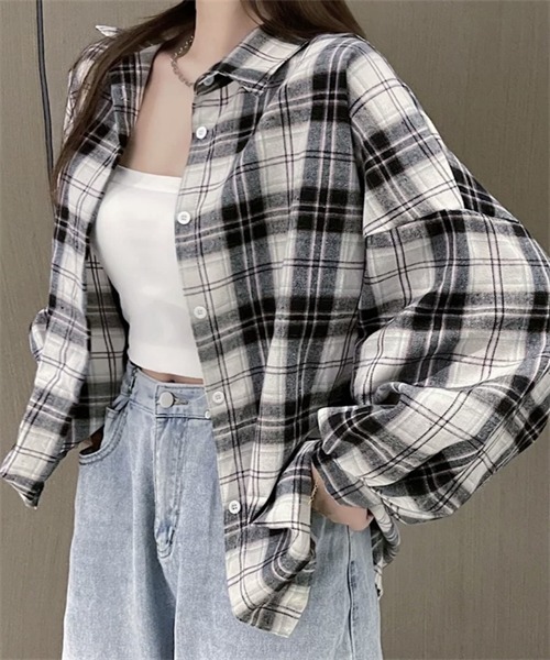 FREE STYLISTS(フリー スタイリスト)の「オーバーサイズ チェック微起毛素材 長袖シャツ(シャツ/ブラウス・レディース・ブラウン/ピンク/イエロー/グレー/ブルー/オリーブ/ブラック/ピンク系その他/グリーン/オレンジ/キャメル/イエロー系その他/ブラック×ピンク/グレー系その他・FREE)」の2枚目の写真