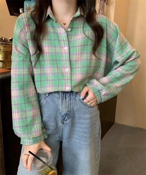 FREE STYLISTS(フリー スタイリスト)の「オーバーサイズ チェック微起毛素材 長袖シャツ(シャツ/ブラウス・レディース・ブラウン/ピンク/イエロー/グレー/ブルー/オリーブ/ブラック/ピンク系その他/グリーン/オレンジ/キャメル/イエロー系その他/ブラック×ピンク/グレー系その他・FREE)」の7枚目の写真