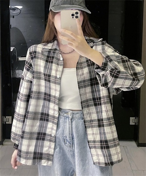 FREE STYLISTS(フリー スタイリスト)の「オーバーサイズ チェック微起毛素材 長袖シャツ(シャツ/ブラウス・レディース・ブラウン/ピンク/イエロー/グレー/ブルー/オリーブ/ブラック/ピンク系その他/グリーン/オレンジ/キャメル/イエロー系その他/ブラック×ピンク/グレー系その他・FREE)」の17枚目の写真