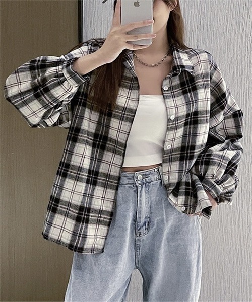 FREE STYLISTS(フリー スタイリスト)の「オーバーサイズ チェック微起毛素材 長袖シャツ(シャツ/ブラウス・レディース・ブラウン/ピンク/イエロー/グレー/ブルー/オリーブ/ブラック/ピンク系その他/グリーン/オレンジ/キャメル/イエロー系その他/ブラック×ピンク/グレー系その他・FREE)」の15枚目の写真