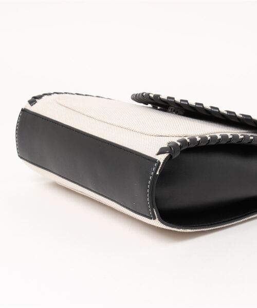 ANDGEEBEE（アンジービー）の「コードショルダーバッグ（ショルダーバッグ・レディース・ベージュ・MEDIUM）」の11枚目の写真