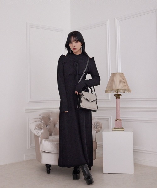 ANDGEEBEE（アンジービー）の「コードショルダーバッグ（ショルダーバッグ・レディース・ベージュ・MEDIUM）」の2枚目の写真