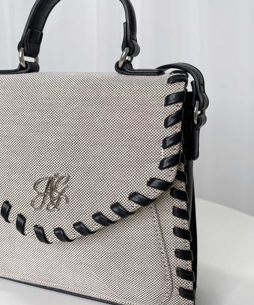 ANDGEEBEE（アンジービー）の「コードショルダーバッグ（ショルダーバッグ・レディース・ベージュ・MEDIUM）」の4枚目の写真