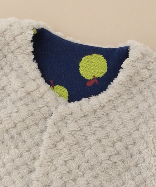 baby cheer（ベイビーチアー）の「りんごジャガードリバーシブルベスト（ベスト・キッズ・キナリ/ライトグレー・70-90cm）」の10枚目の写真