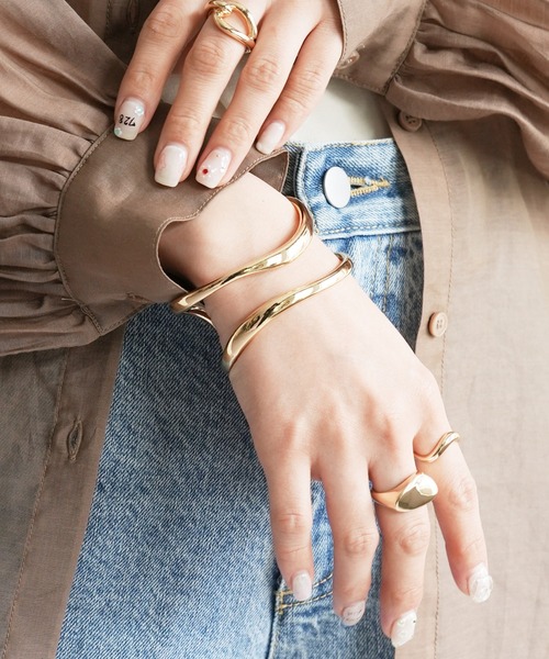 GOLDY（ゴールディ）の「【GOLDY】2連風メタルバングル（ブレスレット・レディース・シルバー/ゴールド・FREE）」の2枚目の写真