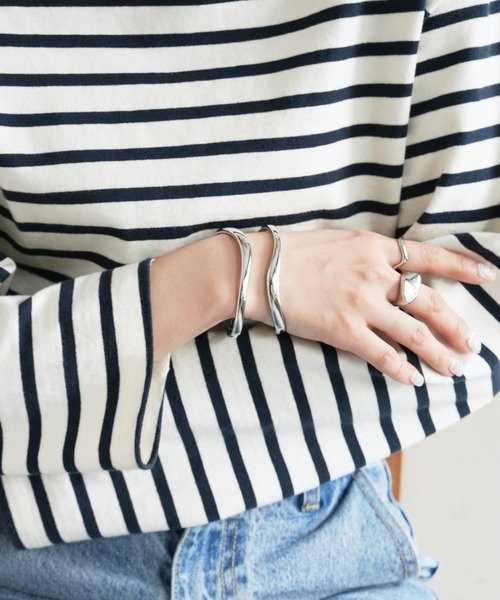 GOLDY（ゴールディ）の「【GOLDY】2連風メタルバングル（ブレスレット・レディース・シルバー/ゴールド・FREE）」の5枚目の写真