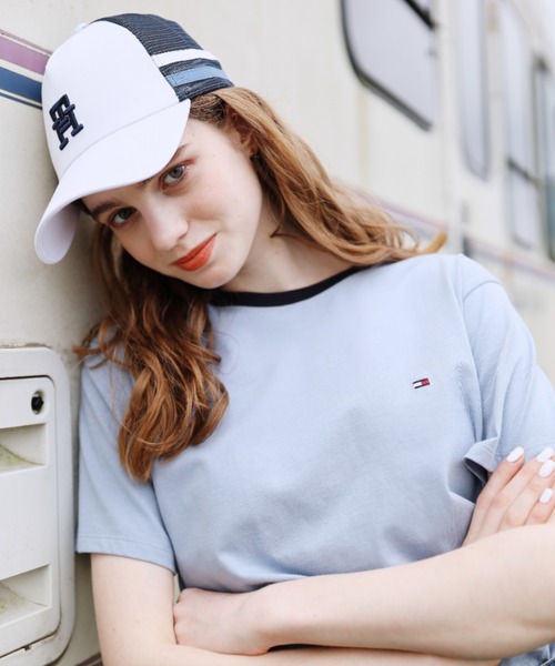 TOMMY HILFIGER（トミーヒルフィガー）の「【オンライン限定】【ユニセックス】トミーヒルフィガー80SリンガーTシャツ（Tシャツ/カットソー・メンズ・ブルー/グレー/ブラック/ネイビー/ベージュ/ピンク/グリーン/ホワイト/ブルー系/ネイビー系/ホワイト系・LARGE/MEDIUM/SMALL/X-LARGE/XX-LARGE/X-SMALL）」の10枚目の写真