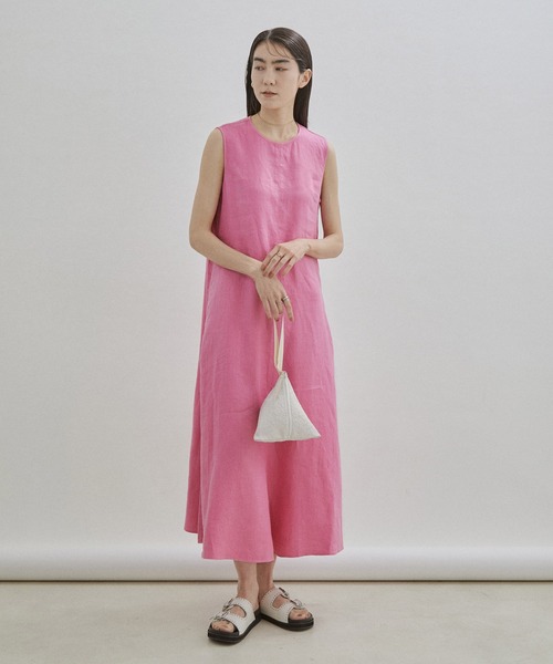 SALON adam et rope'（サロン アダム エ ロペ）の「【セットアップ対応・手洗い可能】麻ツイルノースリーブフレアワンピース（ワンピース・レディース・ブラック/ピンク/カーキ・FREE）」の22枚目の写真