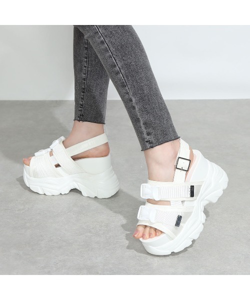 Mafmof(マフモフ)の「Mafmof(マフモフ)厚底ボリュームソールスポーツサンダル(サンダル・レディース・ブラック/ホワイト・LL/M/S/L)」の17枚目の写真