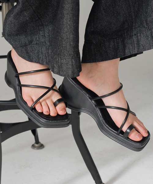 Crisp（クリスプ）の「バルキーヒールコードサンダル（サンダル・レディース・ブラック/アイボリー・36/37/38）」の10枚目の写真
