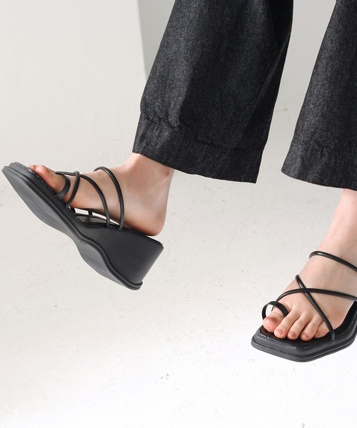 Crisp（クリスプ）の「バルキーヒールコードサンダル（サンダル・レディース・ブラック/アイボリー・36/37/38）」の11枚目の写真