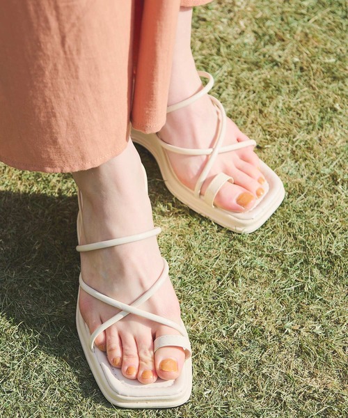 Crisp（クリスプ）の「バルキーヒールコードサンダル（サンダル・レディース・ブラック/アイボリー・36/37/38）」の12枚目の写真