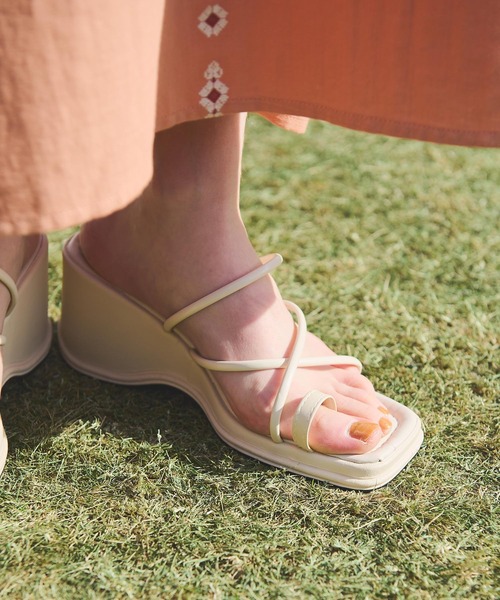 Crisp（クリスプ）の「バルキーヒールコードサンダル（サンダル・レディース・ブラック/アイボリー・36/37/38）」の13枚目の写真