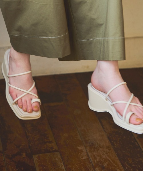 Crisp（クリスプ）の「バルキーヒールコードサンダル（サンダル・レディース・ブラック/アイボリー・36/37/38）」の15枚目の写真