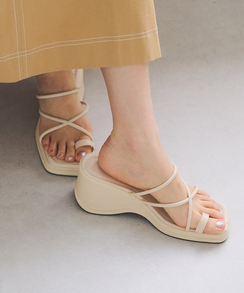 Crisp（クリスプ）の「バルキーヒールコードサンダル（サンダル・レディース・ブラック/アイボリー・36/37/38）」の17枚目の写真