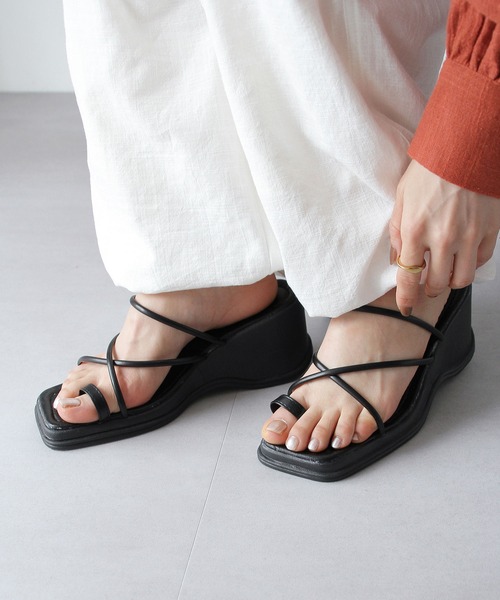 Crisp（クリスプ）の「バルキーヒールコードサンダル（サンダル・レディース・ブラック/アイボリー・36/37/38）」の5枚目の写真