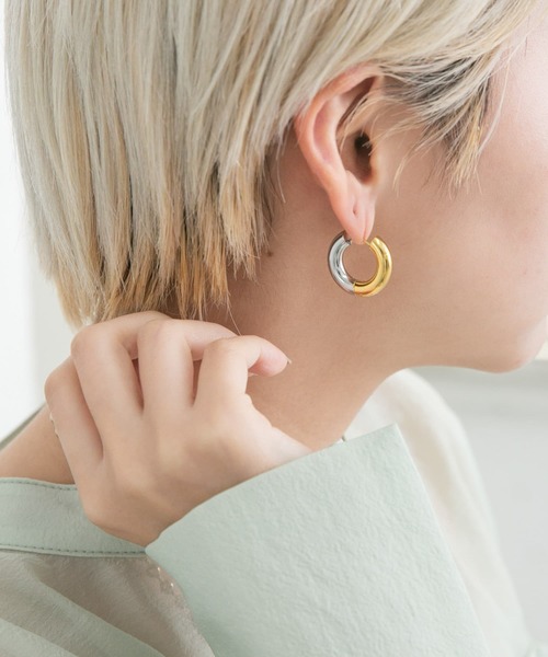 KBF(ケイビーエフ)の「ラウンドフープピアス22mm(ピアス(両耳用)・レディース・その他1/シルバー/ゴールド・ONE)」の3枚目の写真