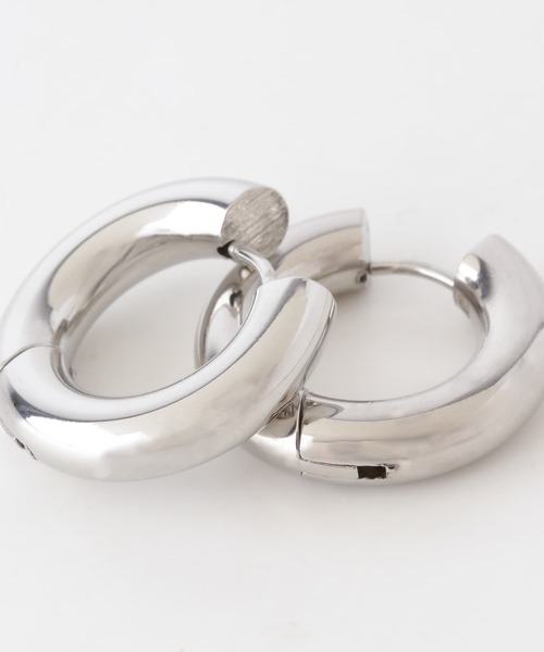 KBF(ケイビーエフ)の「ラウンドフープピアス22mm(ピアス(両耳用)・レディース・その他1/シルバー/ゴールド・ONE)」の5枚目の写真