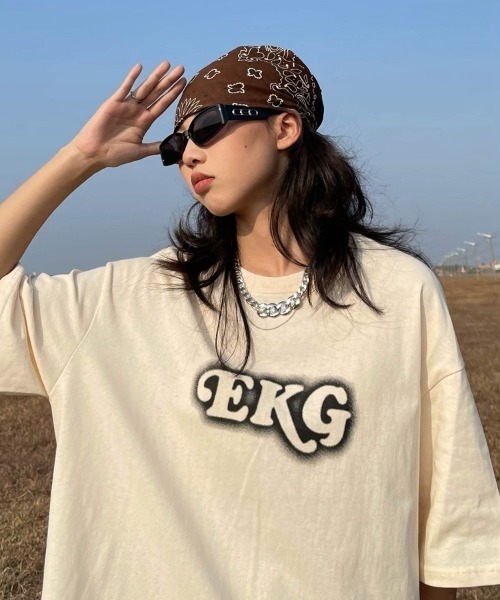 MGV(エムジーヴィー)の「ハートバックロゴTシャツ(Tシャツ/カットソー・レディース・ベージュ/ブラウン/ブラック・MEDIUM/LARGE/X-LARGE)」の1枚目の写真
