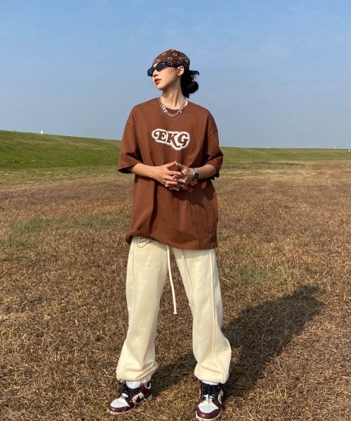 MGV(エムジーヴィー)の「ハートバックロゴTシャツ(Tシャツ/カットソー・レディース・ベージュ/ブラウン/ブラック・MEDIUM/LARGE/X-LARGE)」の3枚目の写真