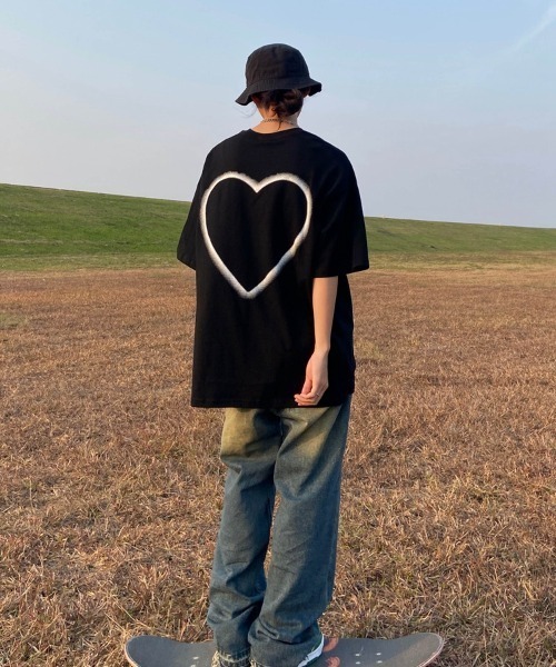 MGV(エムジーヴィー)の「ハートバックロゴTシャツ(Tシャツ/カットソー・レディース・ベージュ/ブラウン/ブラック・MEDIUM/LARGE/X-LARGE)」の12枚目の写真