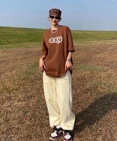 MGV(エムジーヴィー)の「ハートバックロゴTシャツ(Tシャツ/カットソー・レディース・ベージュ/ブラウン/ブラック・MEDIUM/LARGE/X-LARGE)」の14枚目の写真