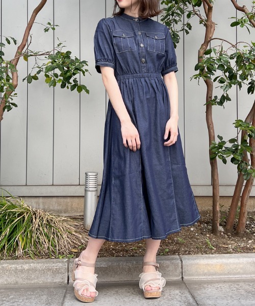 axes femme(アクシーズファム)の「ベルト付デニムワンピース(ワンピース・レディース・インディゴブルー/ホワイト/ワンウォッシュ・FREE)」の6枚目の写真