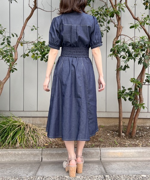 axes femme(アクシーズファム)の「ベルト付デニムワンピース(ワンピース・レディース・インディゴブルー/ホワイト/ワンウォッシュ・FREE)」の8枚目の写真