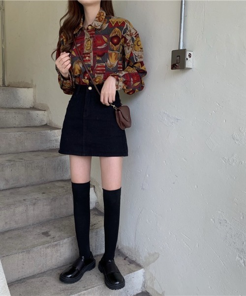 Sibra（シブラ）の「ルーズシルエット レトロプリントシャツ（シャツ/ブラウス・レディース・レッド・M）」の2枚目の写真