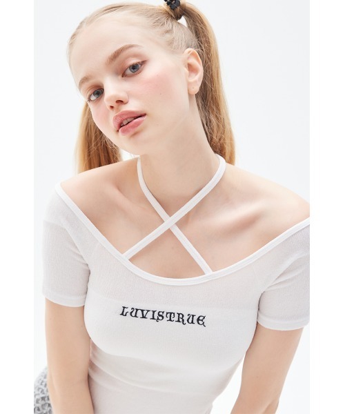 LUVISTRUE(ラヴイズトゥルー)の「A'GEM/9 × .kom『LUV IS TRUE/ラブ イズ トゥルー』 OFF SHOULDER TEE/オフショルダー Tシャツ 半袖 カットソー(Tシャツ/カットソー・レディース・ホワイト/ブラック・FREE)」の1枚目の写真