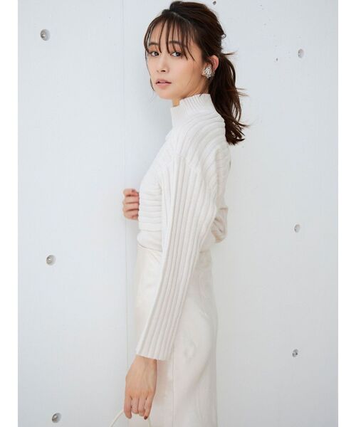 MERCURYDUO（マーキュリーデュオ）の「2WAYクロップドニットセット（ニット/セーター・レディース・チャコールグレー/アイボリー/ダークブラウン・FREE）」の5枚目の写真