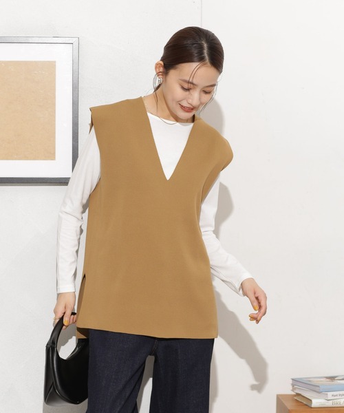 NANO universe(ナノユニバース)の「Vネックニットベスト×ロングTシャツ アンサンブルセット(ニット/セーター・レディース・キャメル/ブラック/グレー系その他4・FREE)」の3枚目の写真