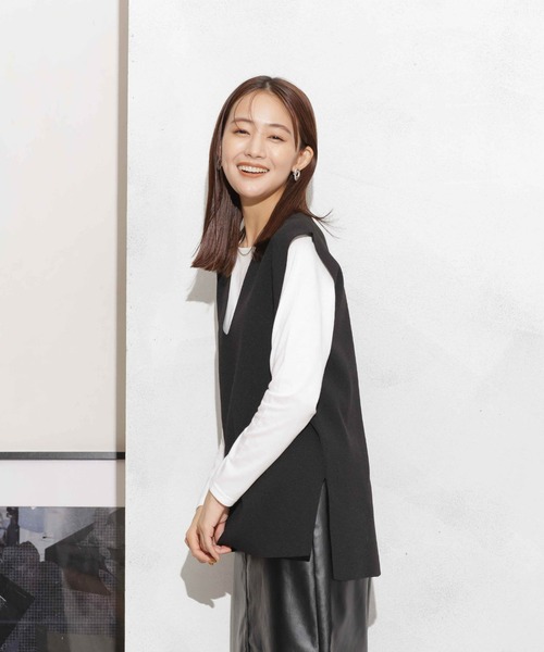 NANO universe(ナノユニバース)の「Vネックニットベスト×ロングTシャツ アンサンブルセット(ニット/セーター・レディース・キャメル/ブラック/グレー系その他4・FREE)」の6枚目の写真