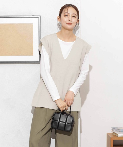 NANO universe(ナノユニバース)の「Vネックニットベスト×ロングTシャツ アンサンブルセット(ニット/セーター・レディース・キャメル/ブラック/グレー系その他4・FREE)」の13枚目の写真