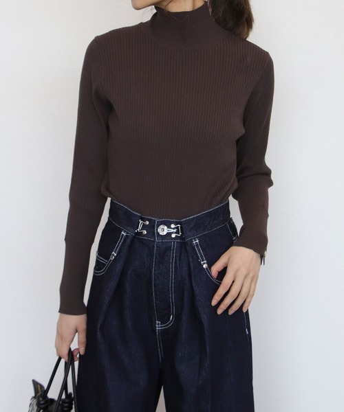 TITE IN THE STORE（ティテ　インザ　ストア）の「ゴールドボタンハイネックニットプルオーバー（ニット/セーター・レディース・オフホワイト/ブラウン/ブラック・38）」の7枚目の写真