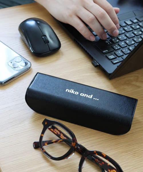 niko and...(ニコアンド)の「オリジナルニコロゴシックメガネケース(その他雑貨・レディース・グレー/ブラック・0)」の2枚目の写真