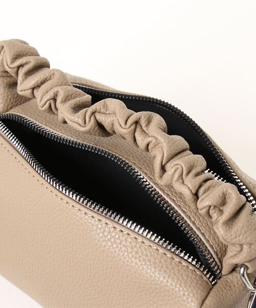 florist(フローリスト)の「【2way】シャーリングスクエアボストンバッグ/ショルダーバッグ(ボストンバッグ・レディース・スモークピンク/オフホワイト/ブラウン/グリーン/ベージュ/グレー/ブラック/レッド・FREE)」の16枚目の写真