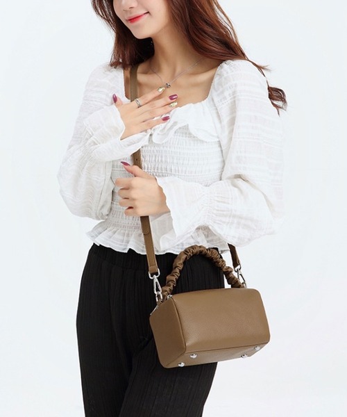 florist(フローリスト)の「【2way】シャーリングスクエアボストンバッグ/ショルダーバッグ(ボストンバッグ・レディース・スモークピンク/オフホワイト/ブラウン/グリーン/ベージュ/グレー/ブラック/レッド・FREE)」の1枚目の写真